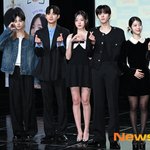 ‘0교시는 인싸타임’ <b>주역</b>들의 하트 [포토엔HD]