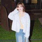 레드벨벳 웬디, ‘<b>은은</b>한 볼하트 포즈’ (웬디의 영스트리트 출근길)...