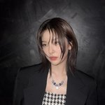 레드벨벳 슬기, <b>체크</b> 탑+미니스커트로 뽐낸 완벽 '각선미'