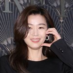 전지현, ‘연니버스’ 주인공 되나 “‘군체’ 출연 검토 중” [공식]