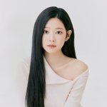 [단독] 아이즈원 김민주, 하이브 걸그룹 합류 제안 거절 "연기...