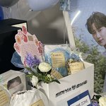 [<b>엔터</b>톡] 이디야 촬영장 조공 엄청했네