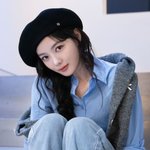 청청패션 어때?… 김유정, 베레모 쓴 가을 여신