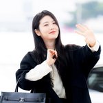 [T포토] <b>신예</b>은 '꿀 뚝뚝 손인사'