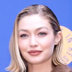 [현장포토] "눈 속에, 에메랄드"...지지 <b>하디드</b>, 우아한...