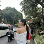 '송범근' 이미주, <b>발리</b> 여행서 드러낸 과감한 어깨라인