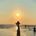 이미주, <b>발리</b>의 노을에 드러나는 '완벽 비율' 실루엣