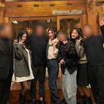 아저씨들 사이사이에 낀 <b>이대녀</b>