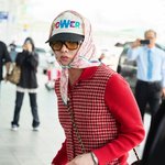 "할머니 스카프를 소화해?"… 지드래곤 패션 '<b>POWER</b>'