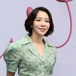 [<b>팝업</b>]잔인한 이혼 전쟁...'이범수와 파경' 이윤진, 1년만 아들...