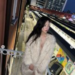 심경 변화 있었나..속옷도 안 입고 나온 파격 외출룩 [<b>SHOT</b>...