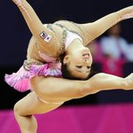 허벅지와 머리가 만난 순간, <b>리듬</b>체조 점프