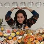 '최정훈' 한지민, 꽃밭인 줄 착각한 생일 선물... '손하트'로...