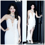 대세배우 입증! 화이트 롱드레스 자태…전종서·비비와 ‘여신 <b>케미</b>’