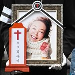 [댓글부탁해] '양아들' 윤정수, 故김수미 만났다…"돌아가신 엄마와...