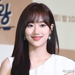 이나은, 학폭+왕따 논란 <b>발목</b> 잡히더니…"사랑받고 있어" 당당...