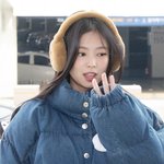 [현장포토] "아침을 밝힌다"…제니, 러블리 손인사