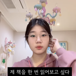 딸, 자식<b>농사</b> 대박..'︎황규림 똑닮' 15세 딸 인기 소설가됐다