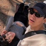 “두분 사귀세요?” <b>김무열</b> 무릎 벤 윤승아‥신혼처럼 꿀 떨어지네