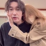 옥주현X조승우 초밀착 스킨십 “<b>경이</b>로운 시간, 깨물어주고 싶어”