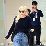 [현장포토] "요정이 걷는다"…로제, 공항 런웨이