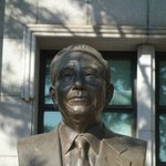 <b>동덕</b>여대 테러 당한 조각상 친일파 아니래