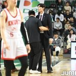 원주DB-서울SK 판정시비 연속 퇴장 관중 오물 투척 <b>야유</b>