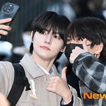 김승모, 수능 응원 <b>와준</b> (최)지호형과 함께 인증샷 [포토엔HD]