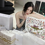 2천만 원 들여 지웠다더니…또다시 쇄골 타투 '퇴폐미' [<b>MD</b>스타]