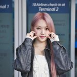 예린, 표정부터 출국장 화보네~ [포토엔HD]