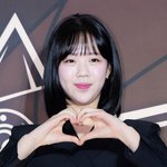 [T포토] 지예은 '하트, 자중해~'