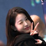 장원영 <b>볼살</b> 붙으니까 타임머신 탔음