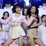 ‘하이틴 퀸’ 위엄 …몽환 ‘<b>GPT</b>’→키치 ‘치키 아이씨 땡’’...