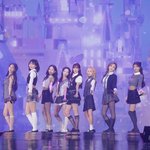 4년만 완전체 콘서트…"울면 <b>주책</b>…참는 중" 소감 [엑's 현장]