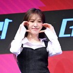 레드벨벳 웬디, '듀엣' <b>BTS</b> 진 쇼케 출동..“너무 떨려, 재데뷔한...
