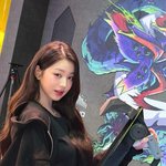 장원영, 총 쏘는 모습도 '러블리'…게임 캐릭터 같은 비주얼