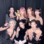 올해 처음 열린 어워즈에서 수상한 걸그룹들