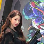 장원영, 올블랙 여전사로 변신… 게임 중에도 빛나는 '꽃미모'