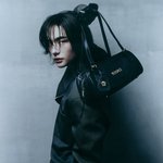 <b>현진</b> 또 베르사체랑 화보 찍음