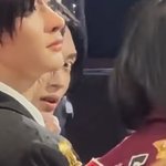 <b>원빈</b> 캣츠아이한테 눈을 못떼