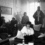 뷔 군대가기 전에 영화찍고 갔나본데???