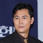 비연예인 여친, '子 출산' 문가비와 닮은꼴?…'뽀뽀+<b>포옹</b>' 사진...