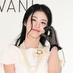 [모두드루와] 신예은, 청순 미모 죽인 <b>사모님룩</b>‥승모근만 집중돼