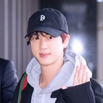 [현장포토] "두근두근, 심쿵"...진, 조각의 아이컨택