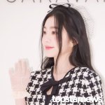 좋아하는 옆모습’…‘러비도 좋아해’ (발렌티노 포토월) [<b>HD</b>포토]