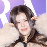 [현장포토] "예뻐서 줌인"…올리비아 <b>마쉬</b>, 심쿵 볼하트