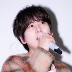 [T포토] 규현 '강아지가 노래도 하고 기특하네요'