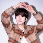 [T포토] 규현 '애교는 내가 잘하지'