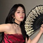 아이브 안유진, 강렬한 레드 드레스…매혹적인 자태 [DA]