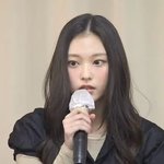 기자<b>회견</b> 보는데 해린 겁나 예쁘다